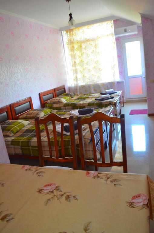 Alex'S Cosy Guesthouse Tbilisi Quarto foto