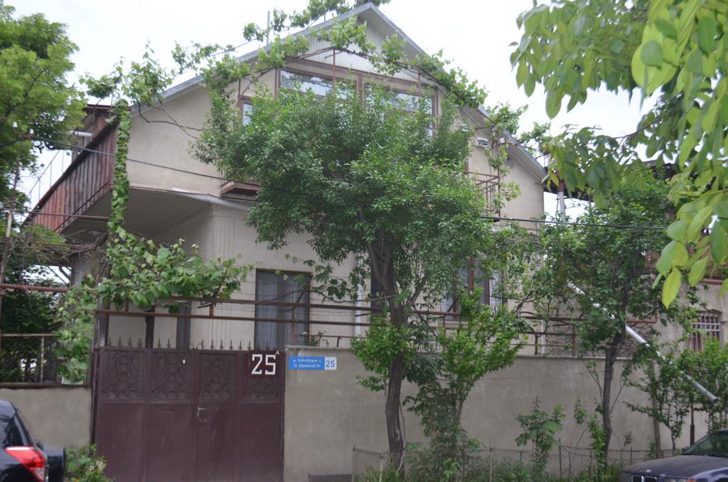 Alex'S Cosy Guesthouse Tbilisi Exterior foto
