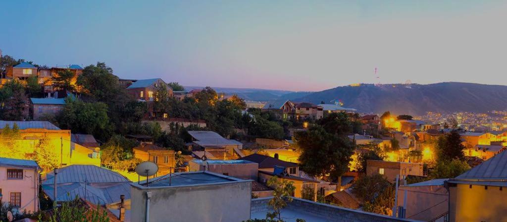 Alex'S Cosy Guesthouse Tbilisi Exterior foto