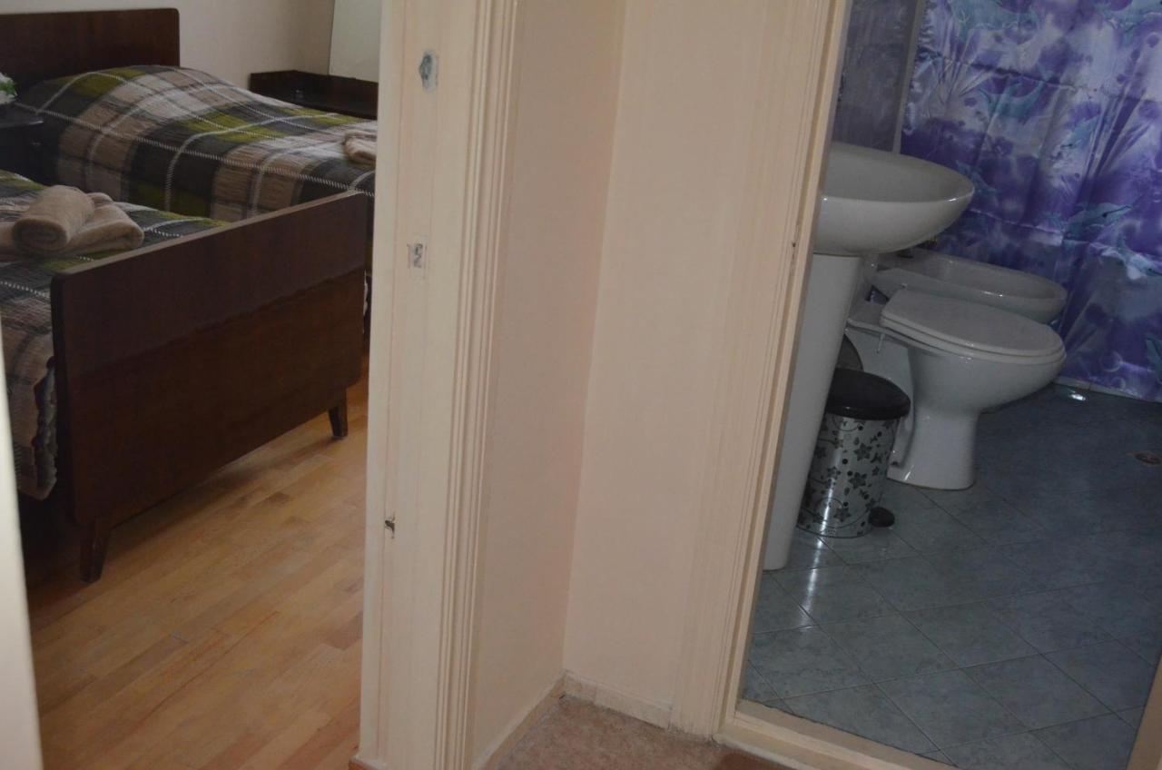 Alex'S Cosy Guesthouse Tbilisi Quarto foto